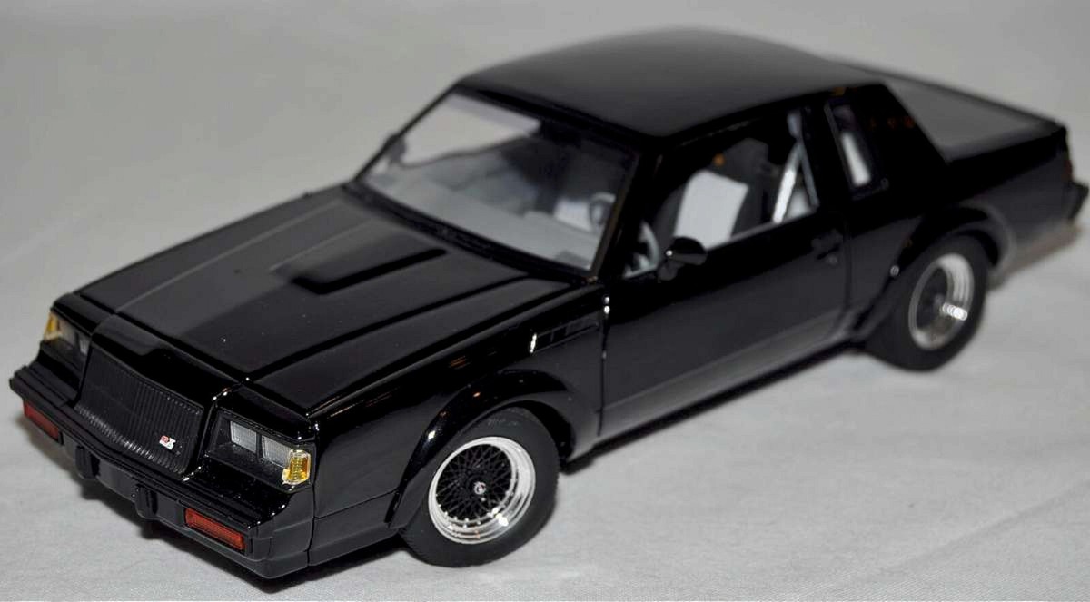 ミニカー GMP 1/18 Buick Regal Grand National GMP 8203 1:24 1987 Buick GNX BLACK DieCast Car w/COA Regal 87 GN