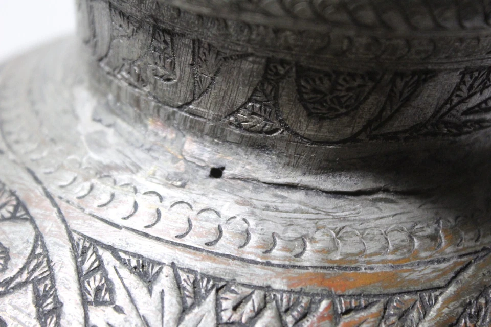 早期中东伊斯兰手工锤铜锅 来自早期庄园 — 第 4/4 张图片