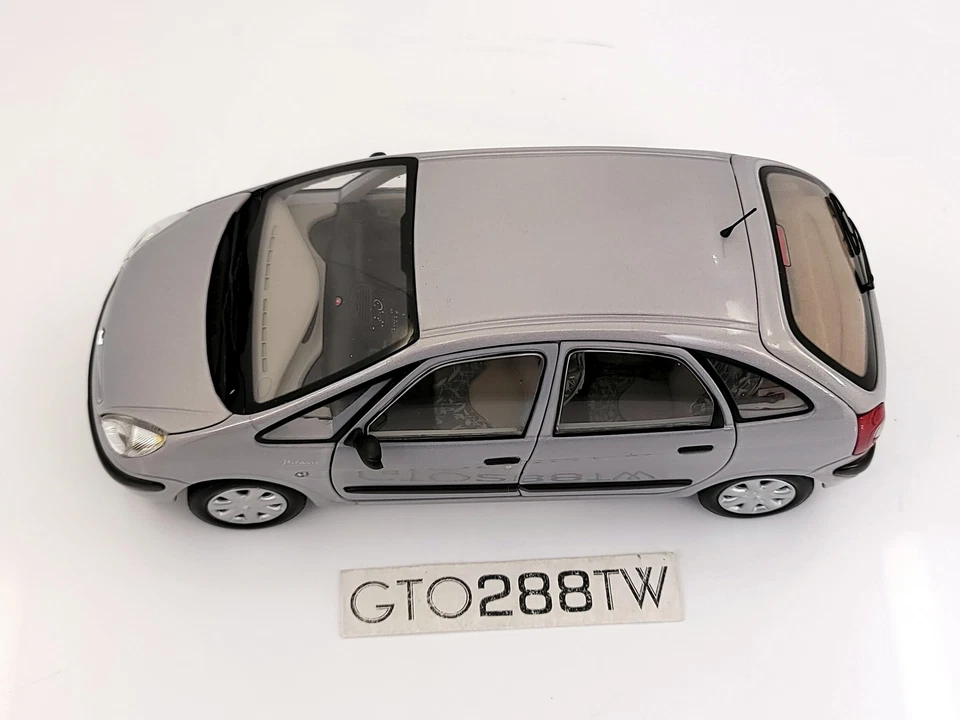 Dealer 1:18 scale Citroen Xsara Picasso 2002 Silver (China Dongfeng) by Paudi - Image 4 of 4