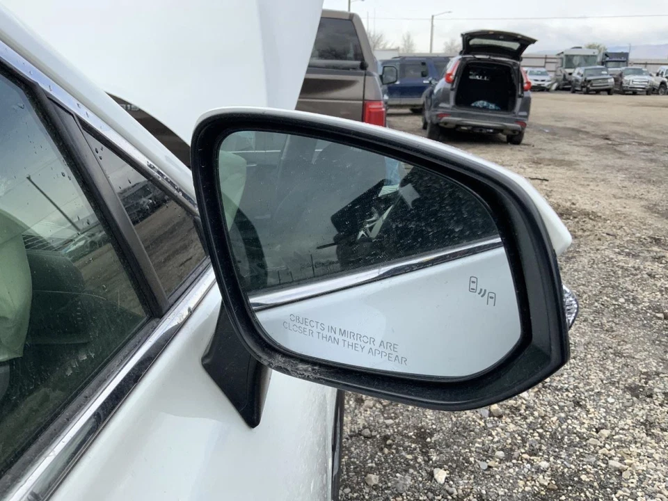 Espejo retrovisor lateral pasajero señal de giro sin cámara OEM 21-23 VENZA 1345253 Foto 2 de 4