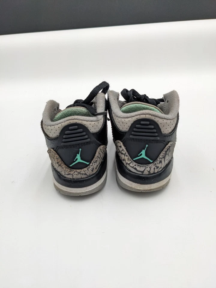 Nike Air Jordan 3 Retro Black Green Glow Wolf Grey DM0968-031 Kids Size 7C - Image 3 of 4