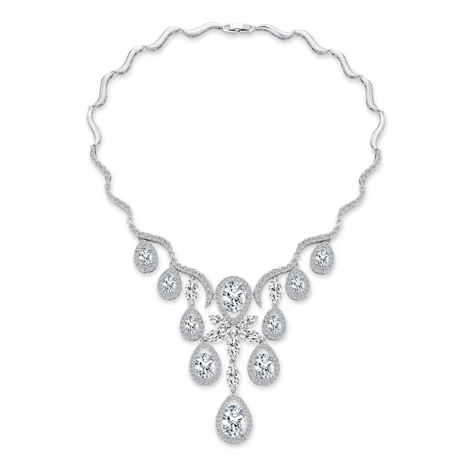 Juego de collar vintage Art Deco con circonita cúbica lágrima y pendientes enchapados en plata Foto 2 de 4