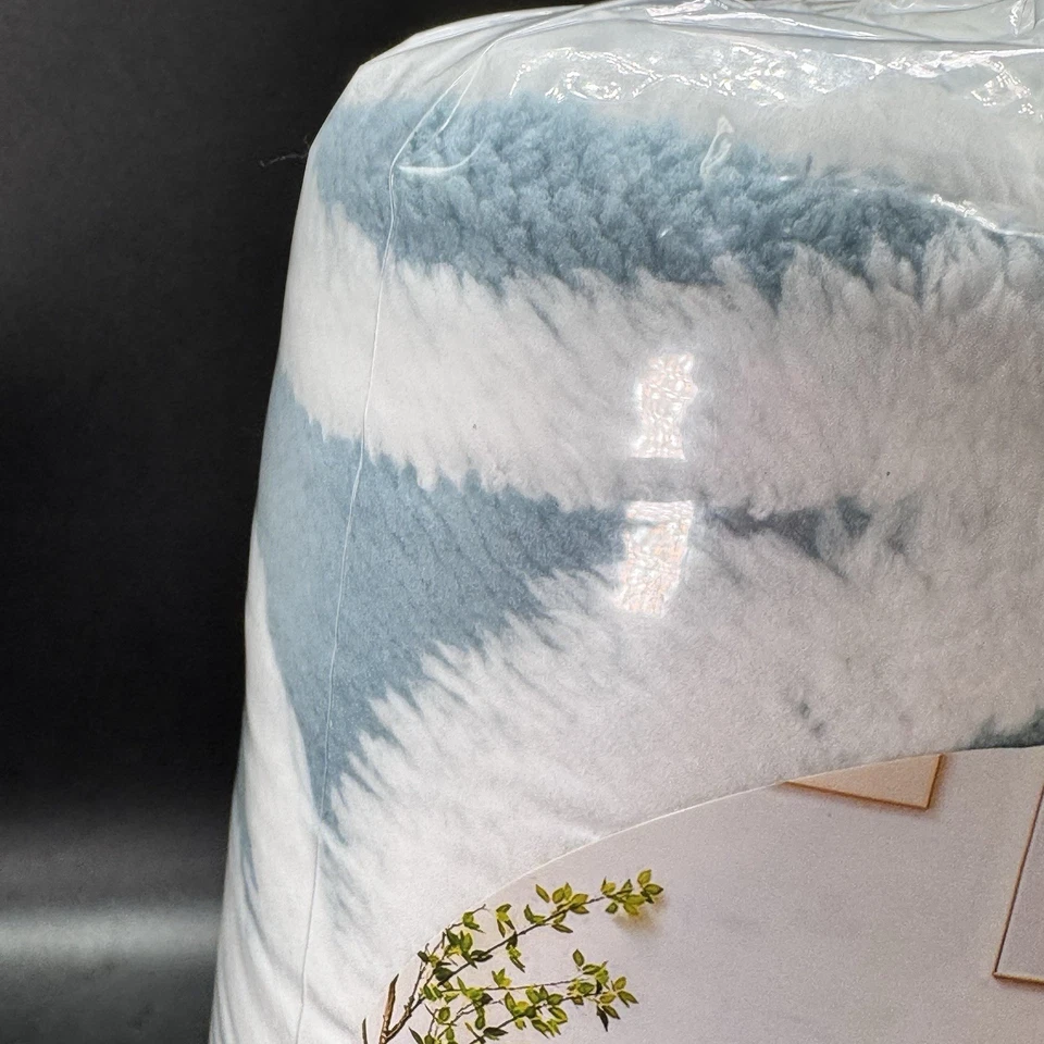 LOMAO Sherpa Fleece Blanket Dual Sided Light Blue & White 51”x 63” Soft Fluffy - Image 4 of 4