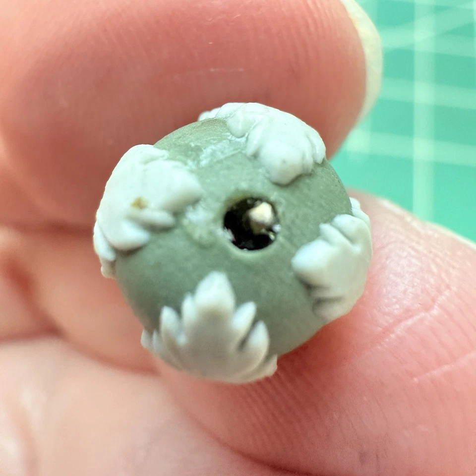 Vintage Green Wedgwood England Porcelain Floral Jasperware Bead 10mm FLAW - Image 3 of 4