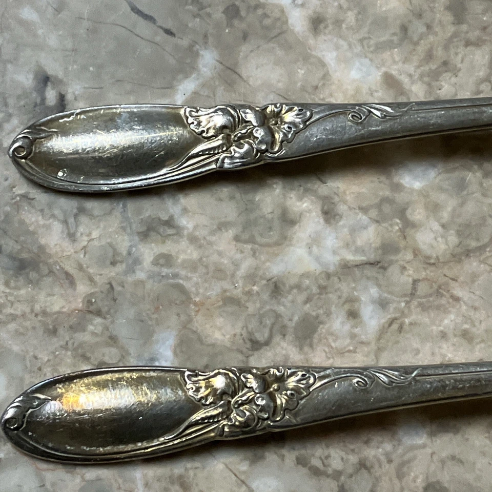 4) Oneida Community 1953 WHITE ORCHID 7  7/8”Dinner Forks Lot 1 - Image 3 of 4