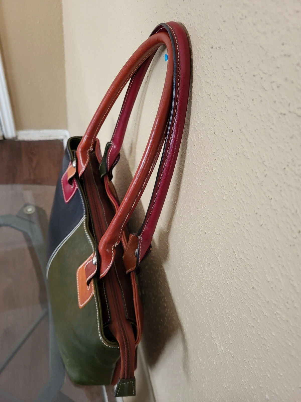 VALENTINO Valentina Borsa a mano Multicolore Grande in pelle. Le condizioni sono molto buone.