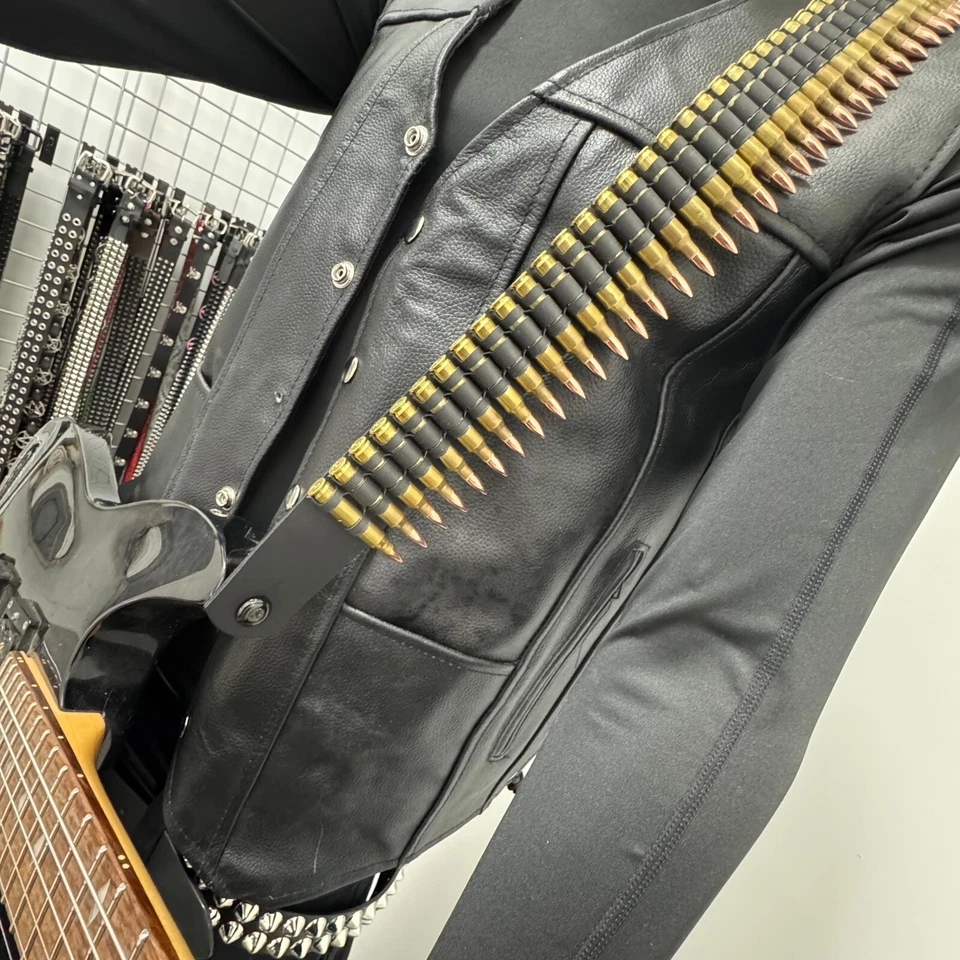 Correa de Guitarra Bala de Latón Cuero Genuino Cabeza de Remache Punk Rock Thrash Hecha en EE. UU. Foto 2 de 4