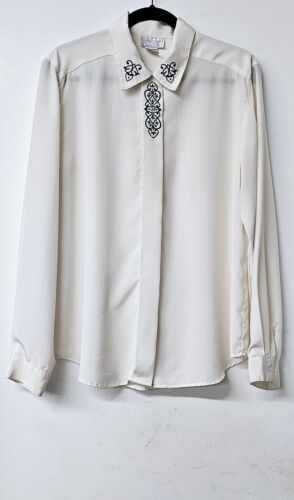 SASSON Vintage Embroidered Ivory Long Sleeve Hidde