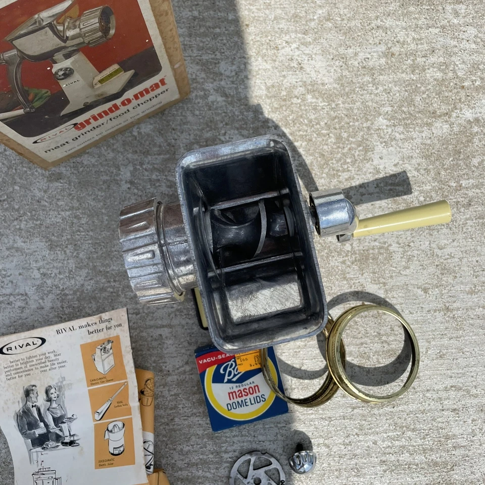 Moedor de Carne Vintage Grind-O-Mat Rival Picador de Alimentos Modelo 303 Caixa Original -LN - Imagem 3 de 4