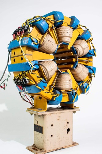 Particle Accelerator Beam Steering Magnet - Aladdin Synchrotron - Picture 1 of 11