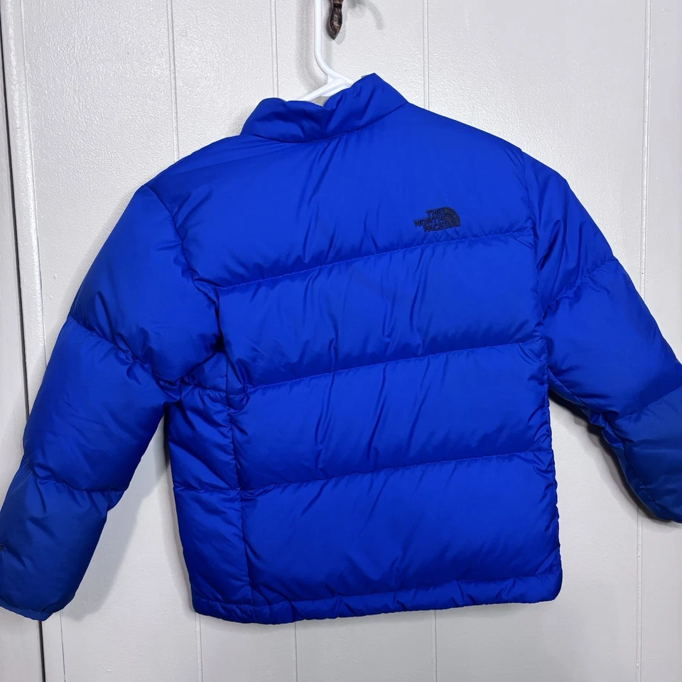 Chaqueta The North Face para niños pequeños talla 6 pequeña azul acolchada bolsillos con cremallera completa Foto 4 de 4