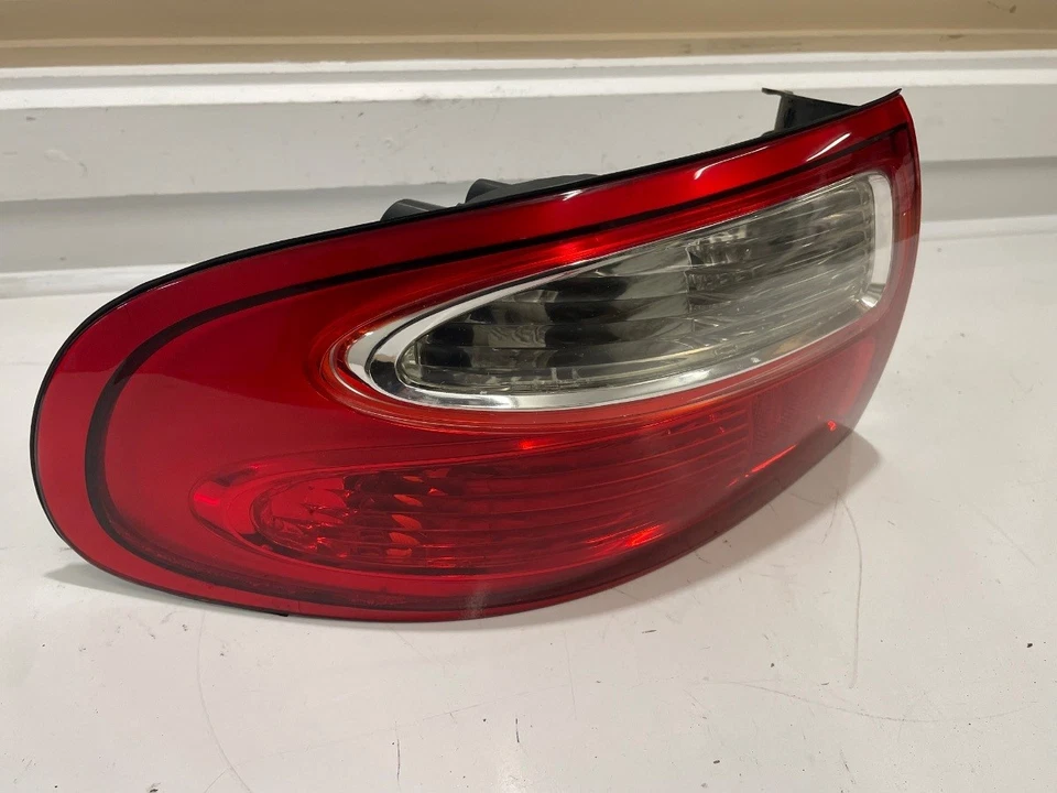 Holden 2000 VX Clubsport Tail Light LHR 92076479 - image 3 of 4