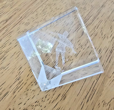 Kristallglas Baustein 3D Hologramm FUSSBALLSPIELER 4x4cm