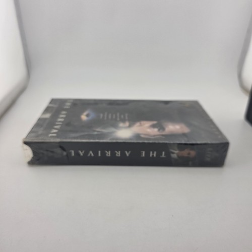 The Arrival - VHS - Charlie Sheen - Box In Shrink - Thriller *Buy 2 Get 1 Free* - Picture 8 of 12