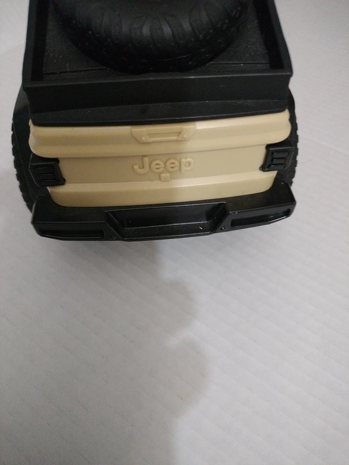 Jurassic World Jeep Gladiator R/C Vehículo Jeep Solo Sin Cubierta de Batería *Ver* Foto 3 de 4