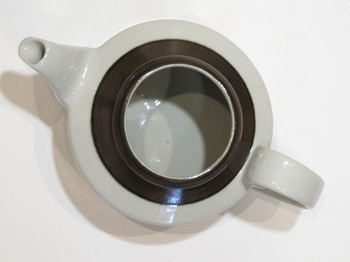 Arabia Pottery Karelia Teapot with Tea Insert — Anja Jaatinen-Winquist - Picture 7 of 9