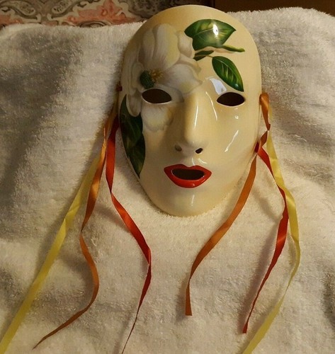 Magnolia Maske Emily New Orleans cremefarben mint mit grün rotem & beigem Band