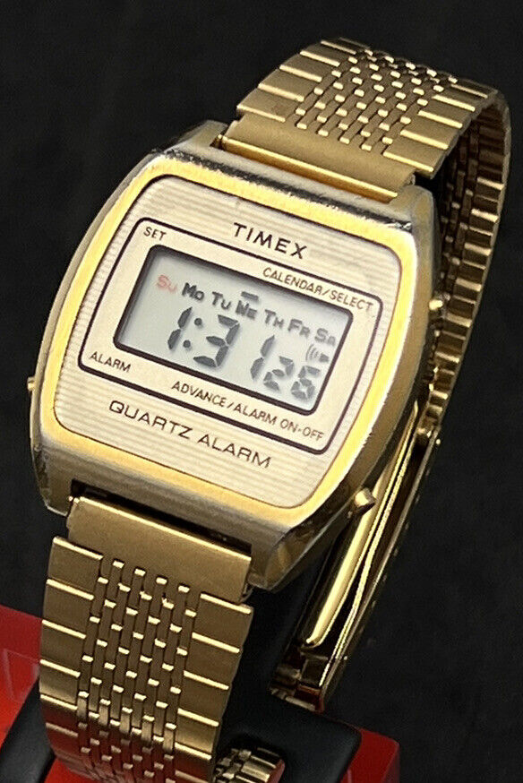 Vintage TIMEX Quartz Alarm Men's 40mm Digital Watch Gold Vintage TIMEX Quartz Alarm Men's 40mm Digital Watch Gold