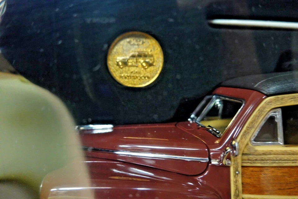 Ford Yat Ming 20028 1948 granate leñoso con panel de madera real escala 1:18 Foto 4 de 4