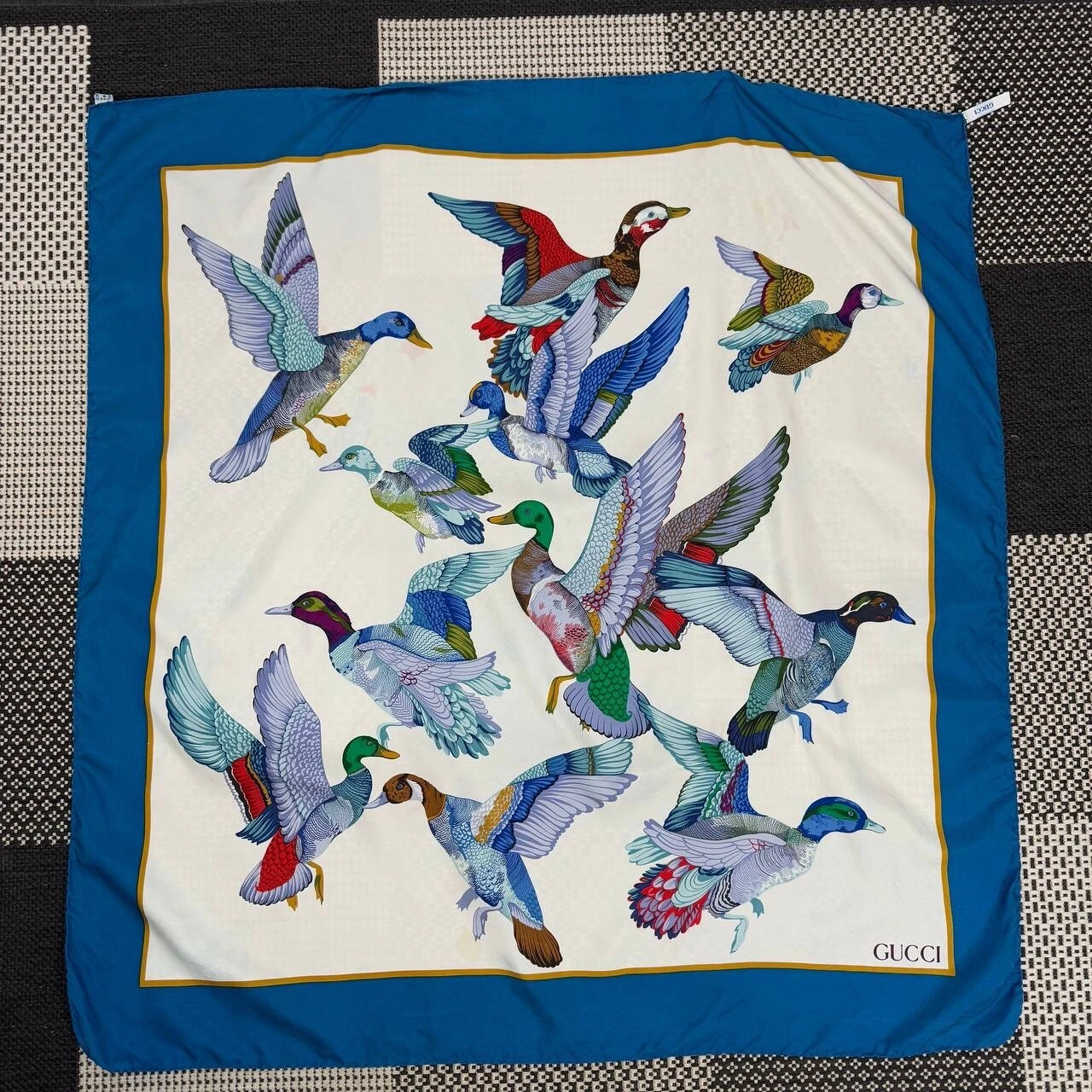 Foulard GUCCI en soie vintage animal canard naturel