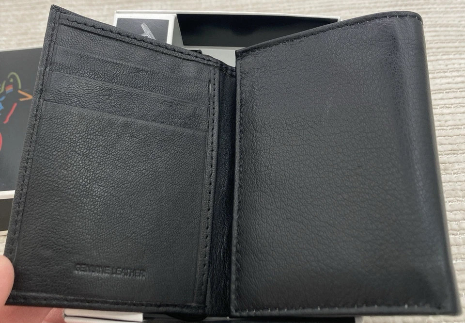 Cartera Greg Norman de cuero para hombre triple negra con emblema de tiburón en caja tiene defecto Foto 4 de 4