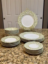 Vintage J&G Meakin England Sterling Renaissance Green& White 24pc Dinner Set 