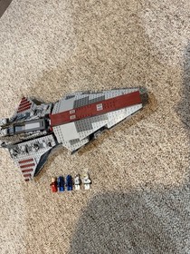 LEGO Star Wars: Venator-Class Republic Attack Cruiser (8039)