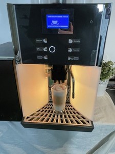 WMF Presto Kaffeevollautomat, Frischmilch, 2 Mühlen, Choco-Behälter, Kühlschrank