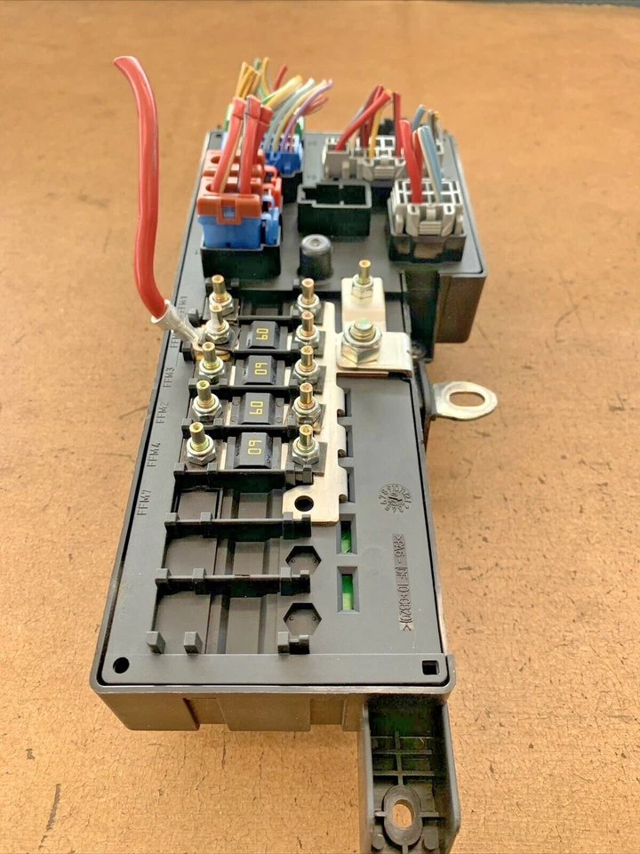 Bloque de conexiones relé de fusibles de motor Volvo S80 1999-2004 518829015 OEM Foto 2 de 4