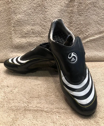 Men shoes - Adidas F30 Soccer cleat, size US 10