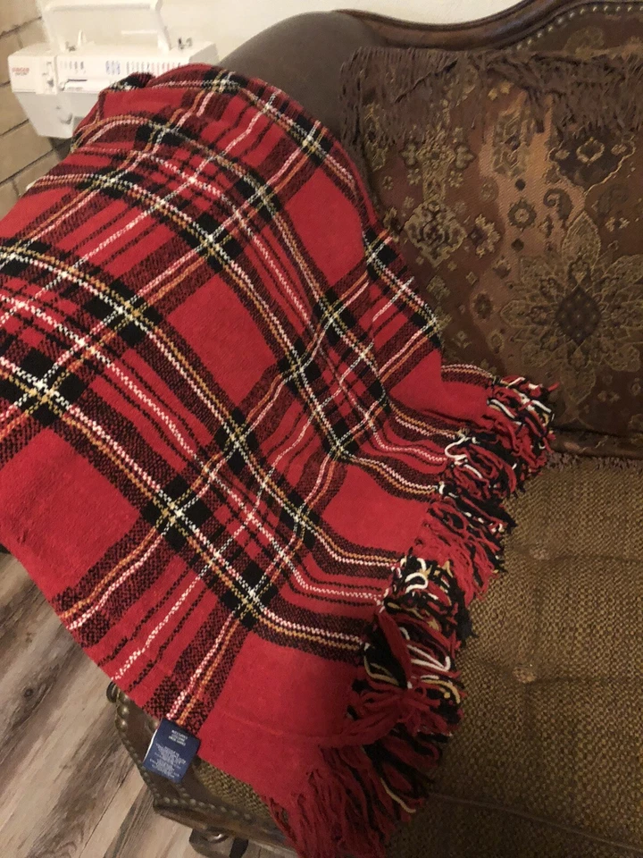 Chaps Home Throw Blanket 雪尼尔涤纶红色多色格子条纹 50x60” — 第 3/4 张图片