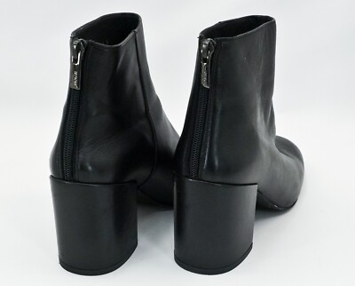 Stuart Weitzman Boots US 8M Black Ankle Booties Leather Womens Back Zip Round
