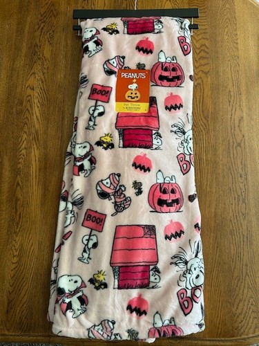 PEANUTS Snoopy & Woodstock Plush Soft Fleece Throw Halloween Pink 60 X 70
