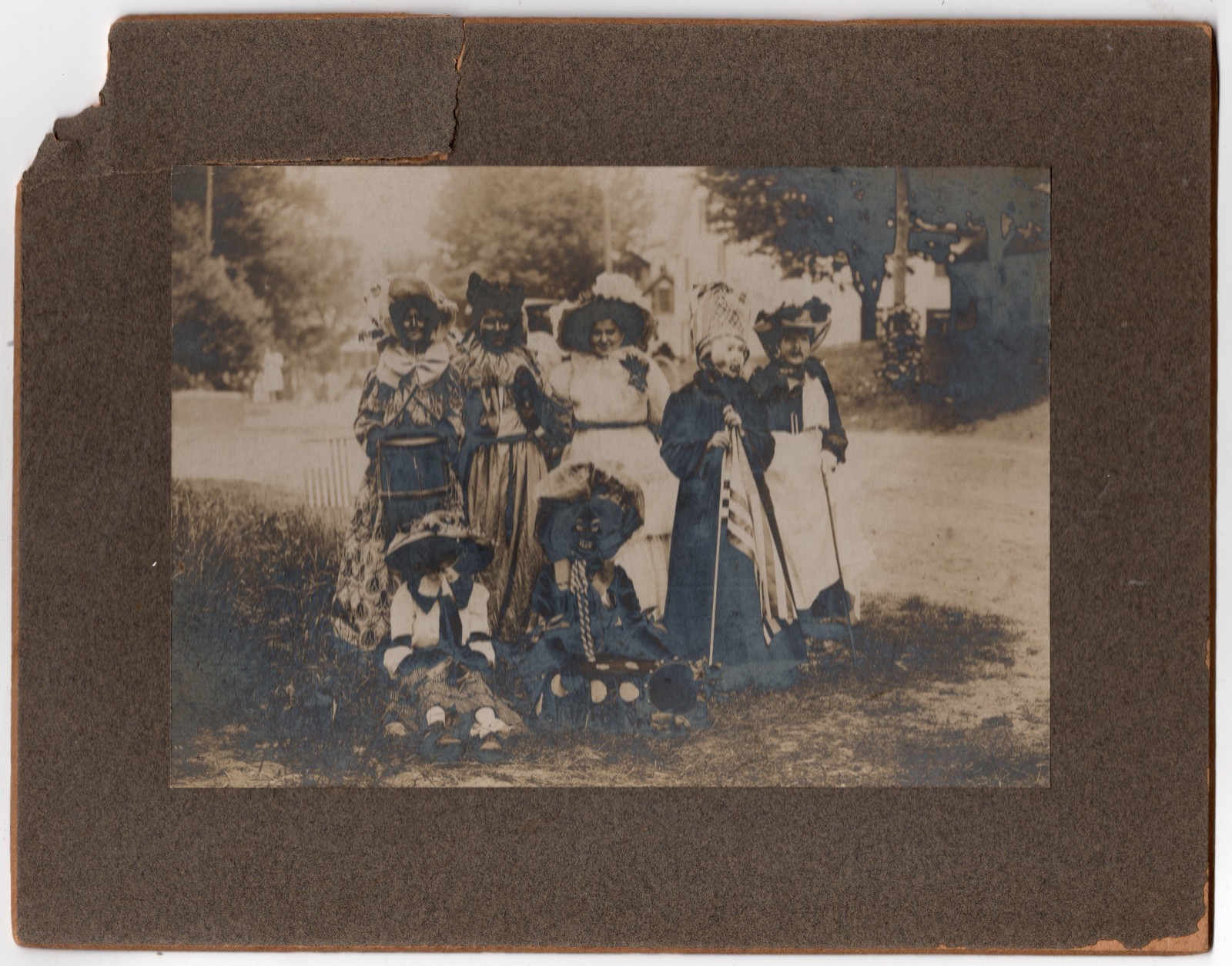 MOUNTED BOARD PHOTO HALOWEEN CREEPY HAUNTED KIDS WEARING MASKS AMERICAN FLAG