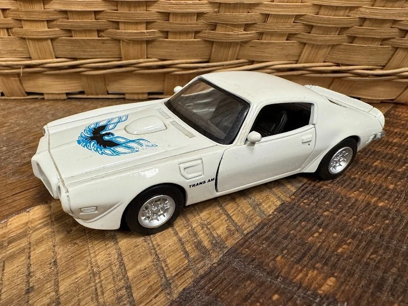 1979 Pontiac Firebird Trans Am 1:32 Diecast White Blue Bird