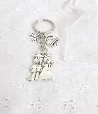 CUPCAKE0619 JUST MARRIED 2026 BRIDE AND GROOM WEDDING DAY KEYRING KEEPSAKE WITH GIFT BAG