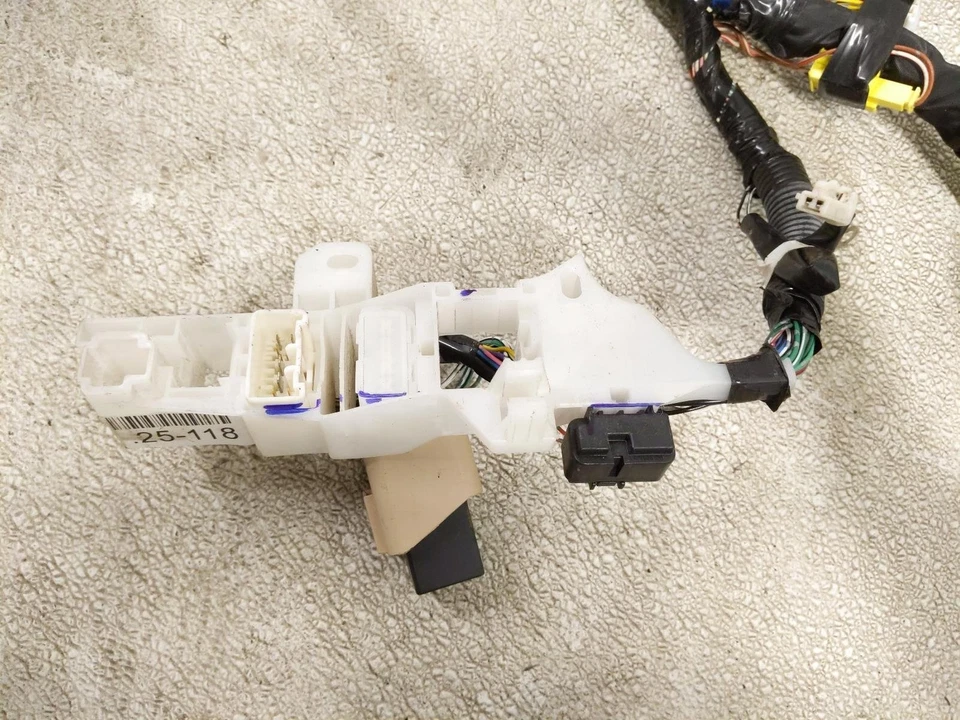 Arnés de cableado de instrumentos Toyota Camry 2001 - 3,0 L Le 82135-06300 Foto 3 de 4