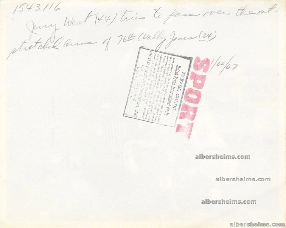 Jerry West 1967 Overhead Pass Lakers Philadelphia 76ters foto original tipo I Foto 2 de 2