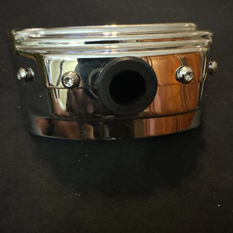 Cubierta de freno derecha pinza cromada Harley-Davidson 2000-2003 XL Dyna 43725-00 Foto 2 de 4