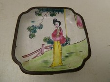 VINTAGE ENAMEL METAL DISH PLATE -TRADITIONAL DRESSED LADY IN LANDSCAPE