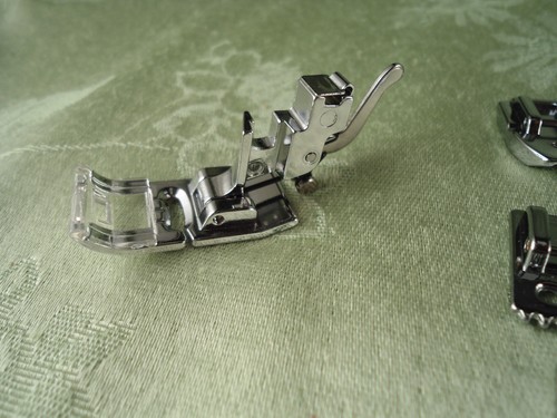 Quality 32 Plus Presser-Foot Set for ELNA 110 120 130 140 150 200 255 410 450 - Picture 11 of 11