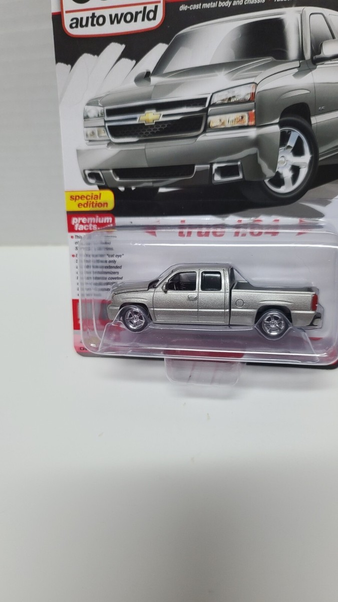 Auto World - 2006 Chevy Silverado SS Cabina Estesa - Rosso - Foto 4