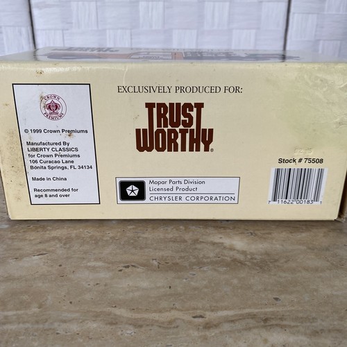 TRUST WORTHY 1:25 SCALE 1953 WILLYS JEEP STAKE BED DIE CAST MODEL BANK - Picture 9 of 9