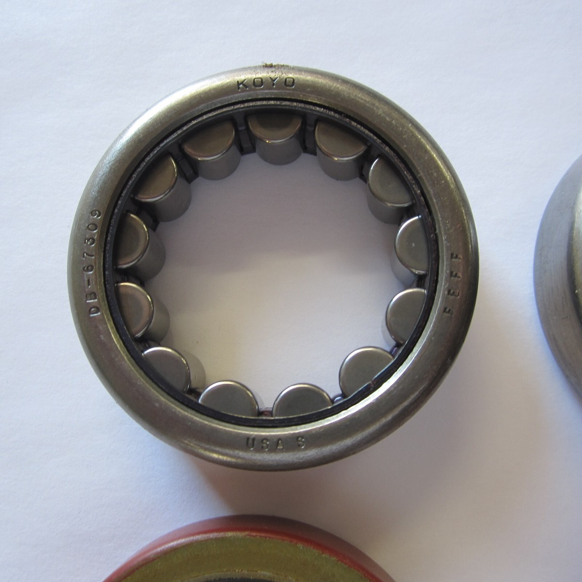 ベアリング 21318 Koyo Koyo USA GM 7.5, 7.625, 8.2, Ford 7.5 Axle Bearing & Seal Kit C