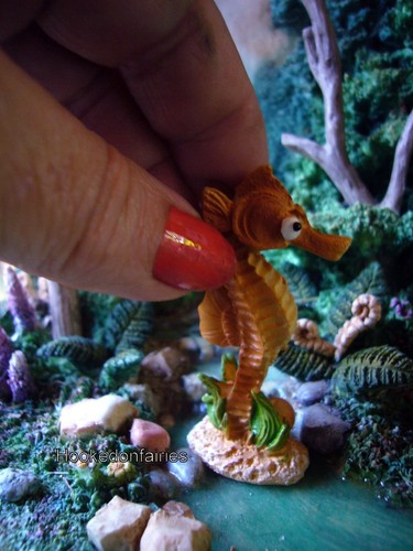 Orange Seahorse w Seaweed 2.25 inch MI 90845 Miniature Fairy Garden - Picture 5 of 9