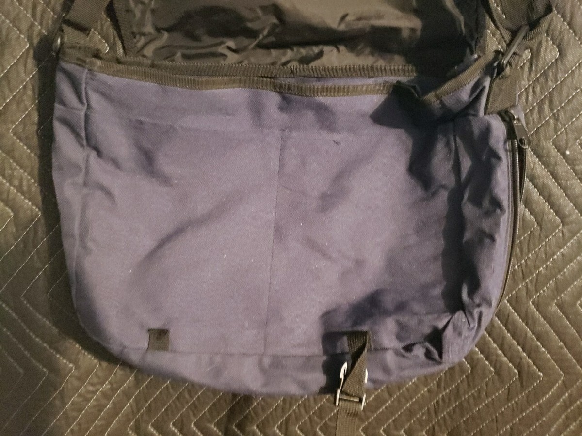 Aeropostale Messenger/Laptop Crossbody Bag Pockets,expandable,Shoulder  Strap