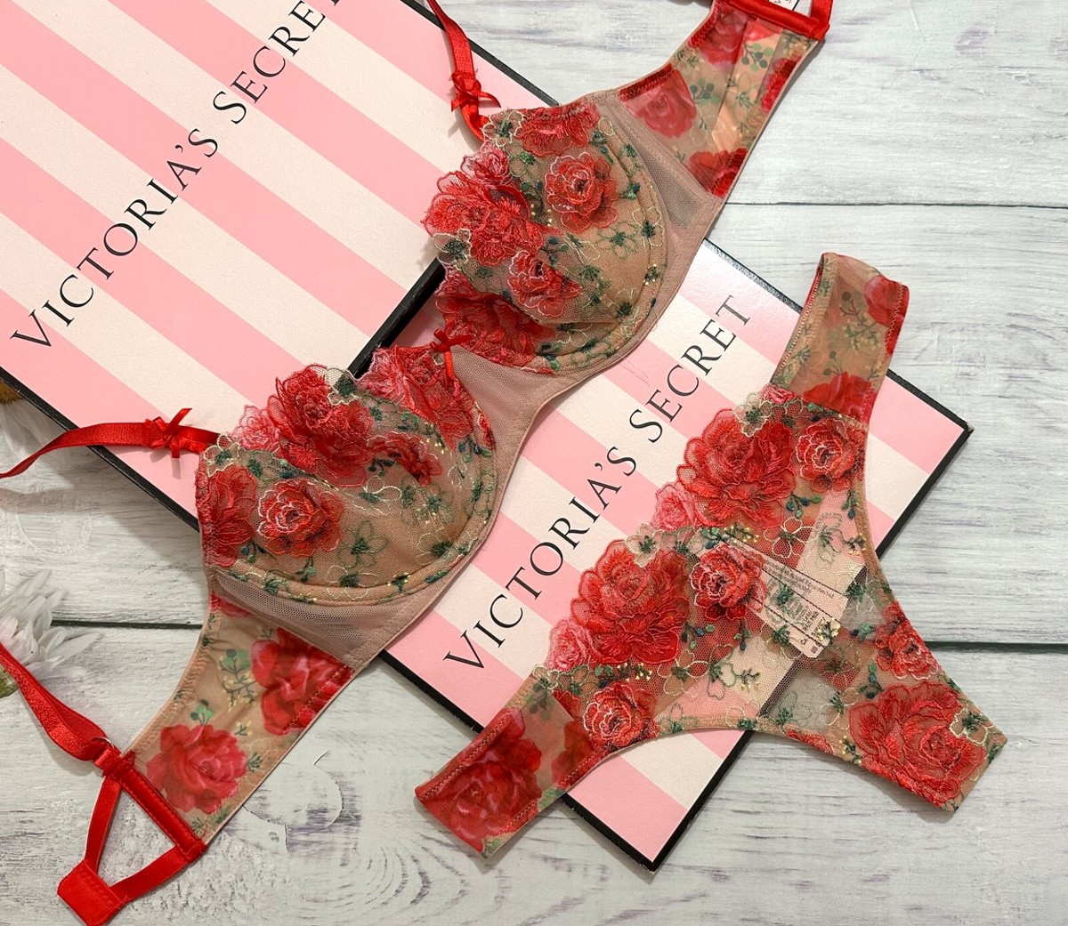 Victoria's Secret Dream Angels Floral Embroidery Unlined Bra Thong