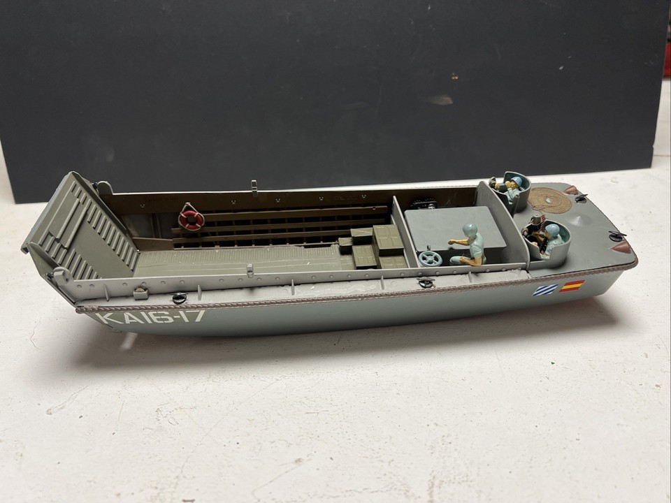 Sankas' WWII Wehrmacht Ambulance Trucks ICM DS3523