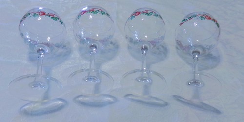 4 Corelle Callaway Holiday Ribbon 10 Oz. Glassware Goblets EUC 6 1/2" Tall - Picture 2 of 5