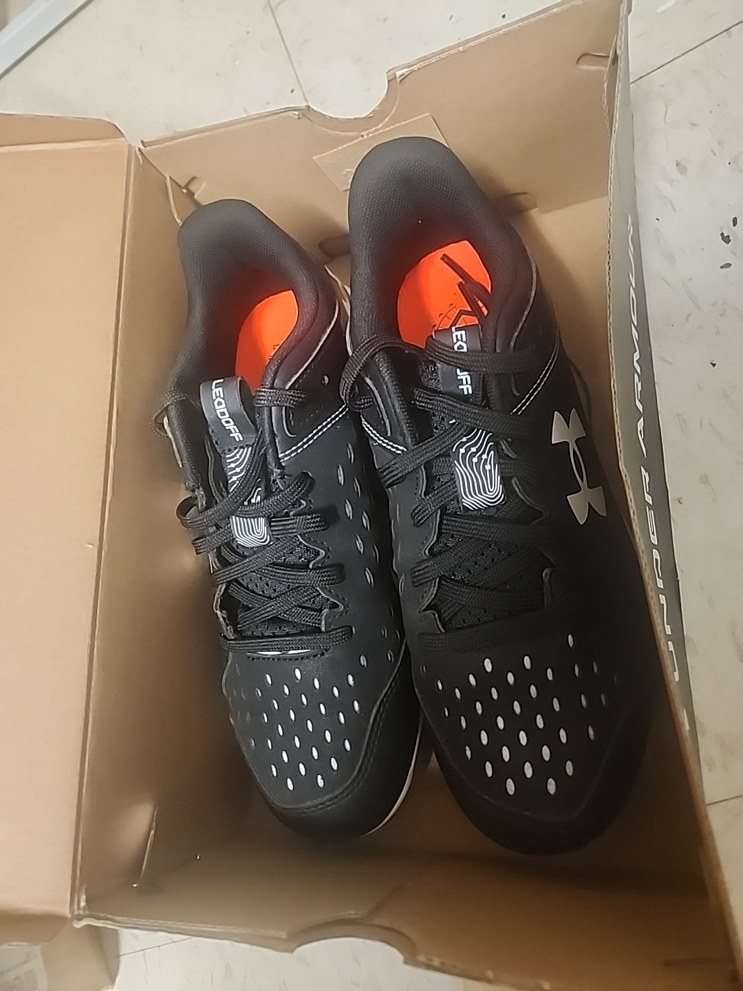 Under Armour Leadoff Baseball Cleats in Black/White Boy's Size 4.5 Y